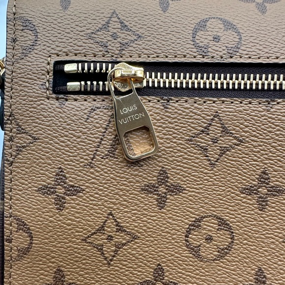 Louis Vuitton Pochette Metis Monogram Reverse Bag - Picture 4 of 16